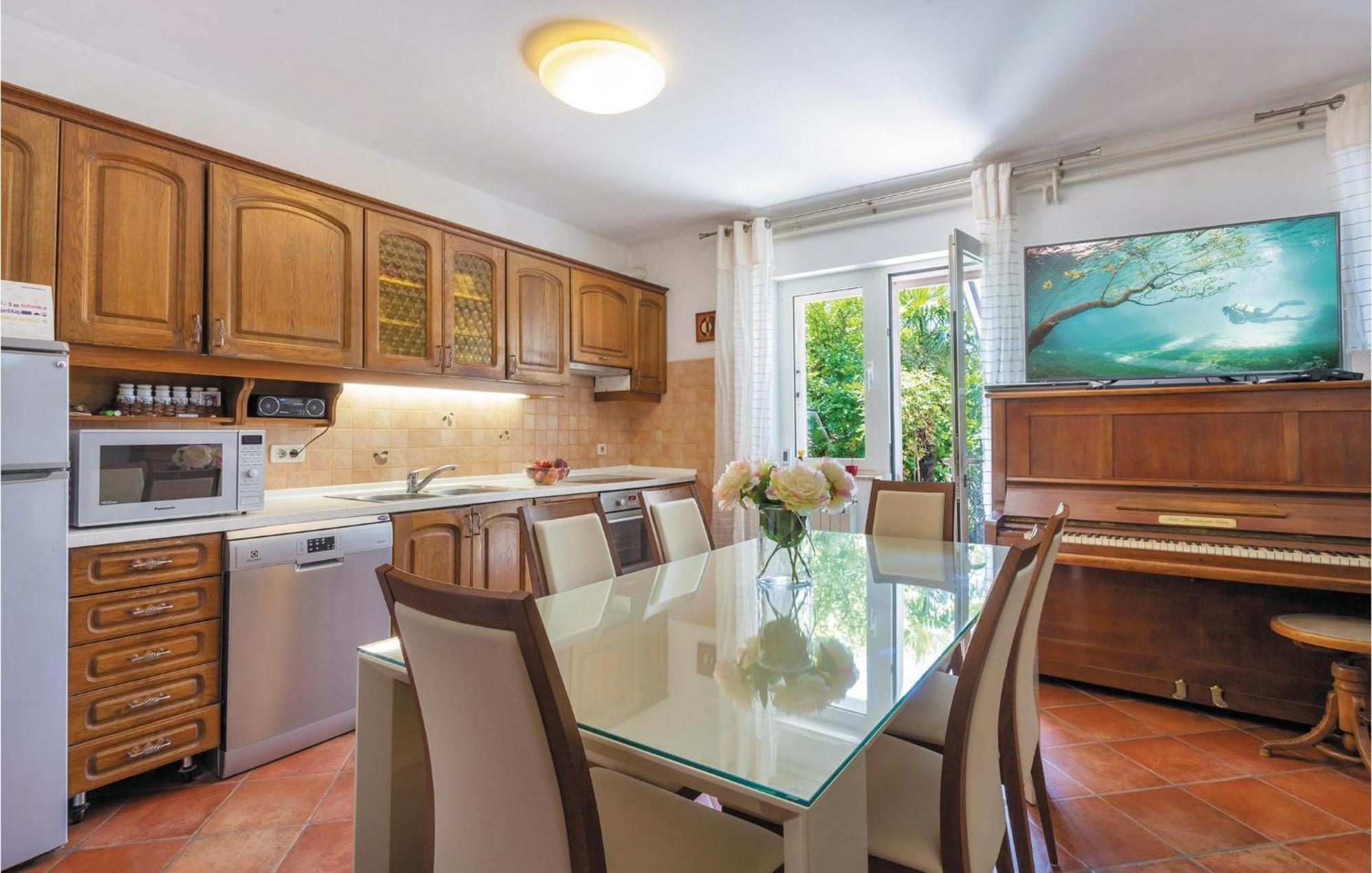 Amazing Home In Podstrana With Kitchen ภายนอก รูปภาพ