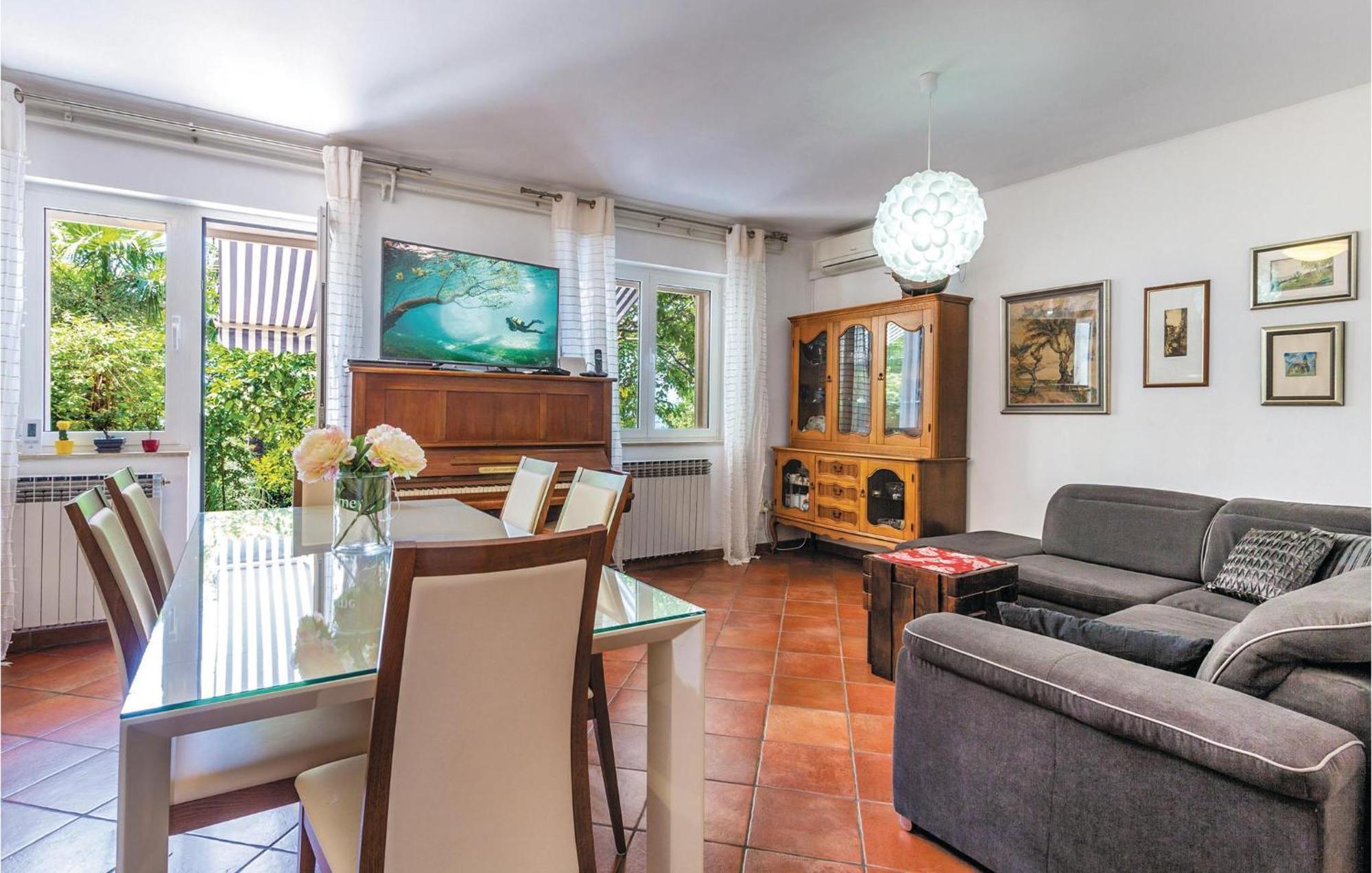 Amazing Home In Podstrana With Kitchen ภายนอก รูปภาพ