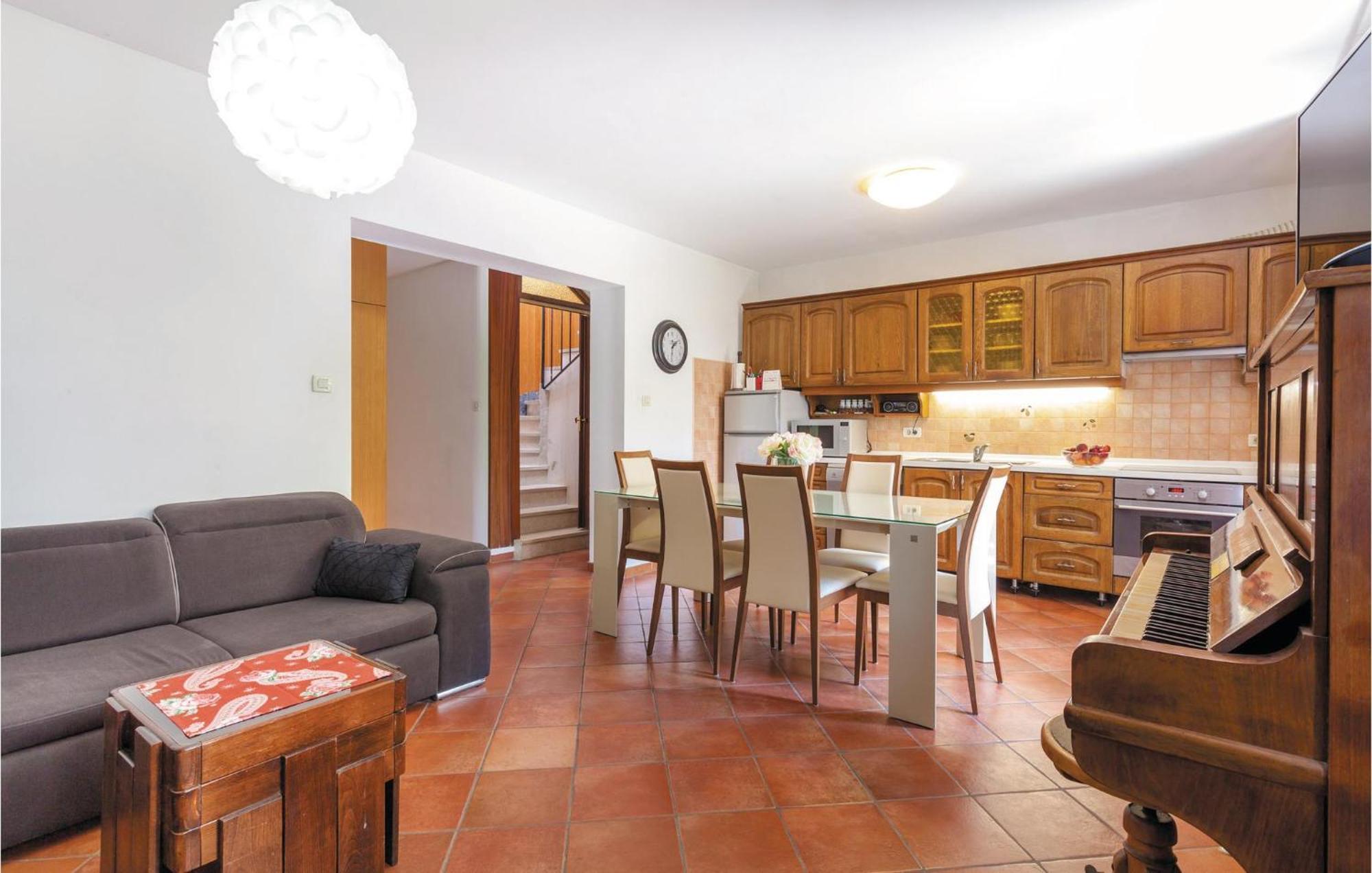 Amazing Home In Podstrana With Kitchen ภายนอก รูปภาพ